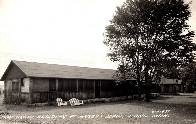 Muzzys Lodge (Muzzys Airport) - Vintage Postcard